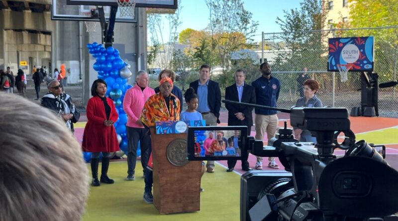 South End Neighborhood Association President JoAnn Morton addresses those gathered at the South End Connector.