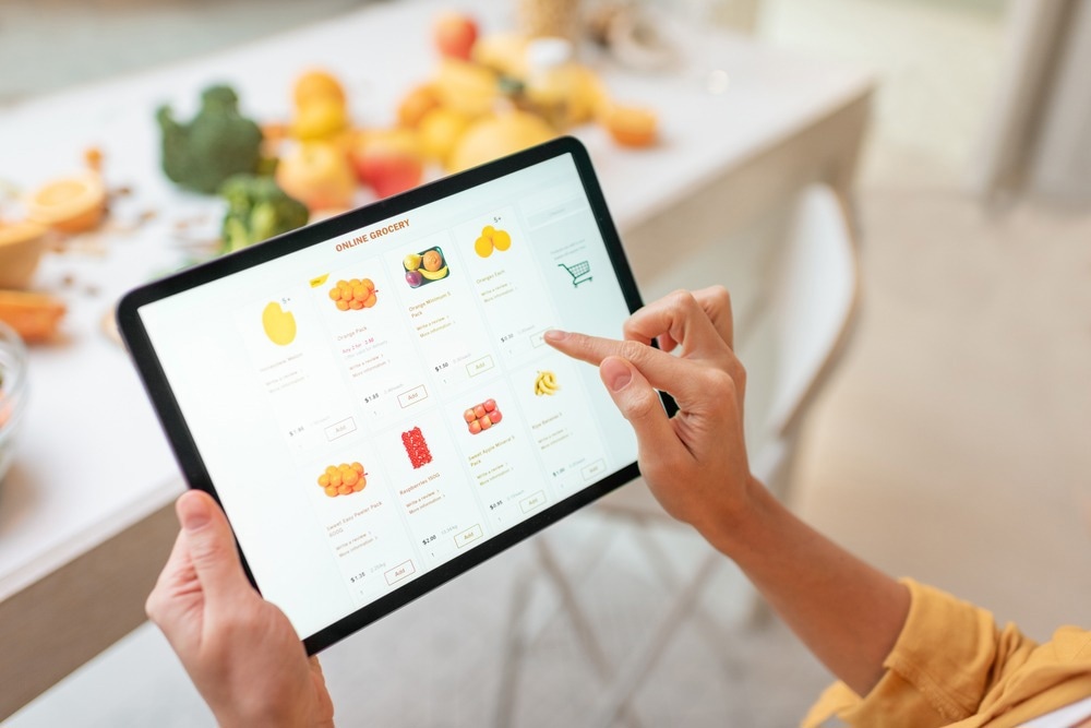 Study: Disclosure of mandatory and voluntary nutrition information to major online food retailers in the USA. Image credit: RossHelen/Shutterstock.com